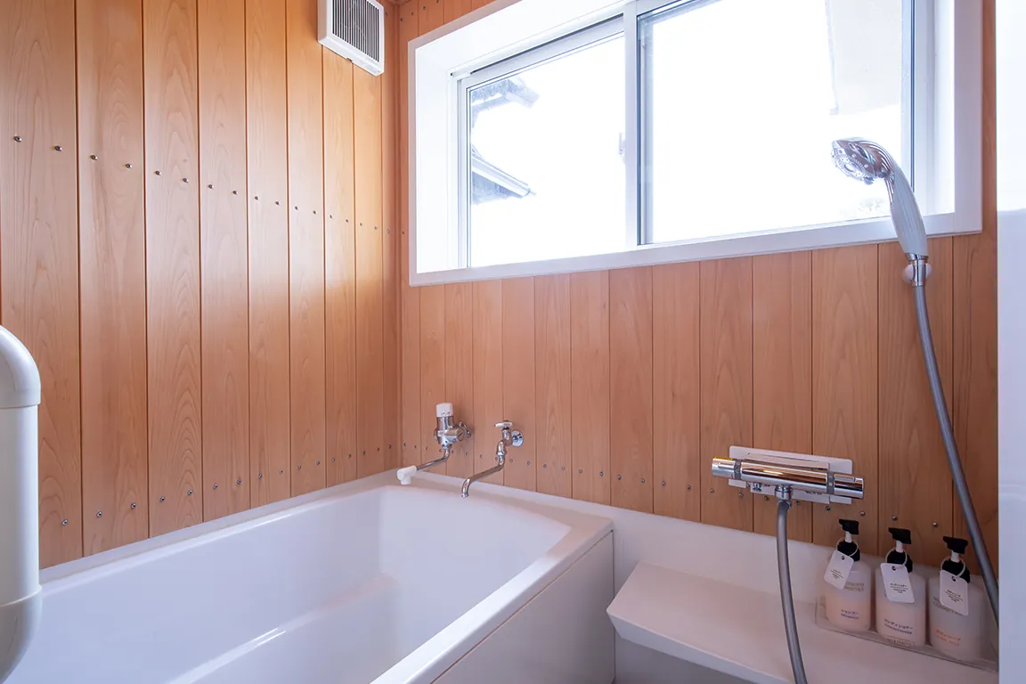 【本館和室 乗鞍】檜が香る温泉内湯付きのお部屋です