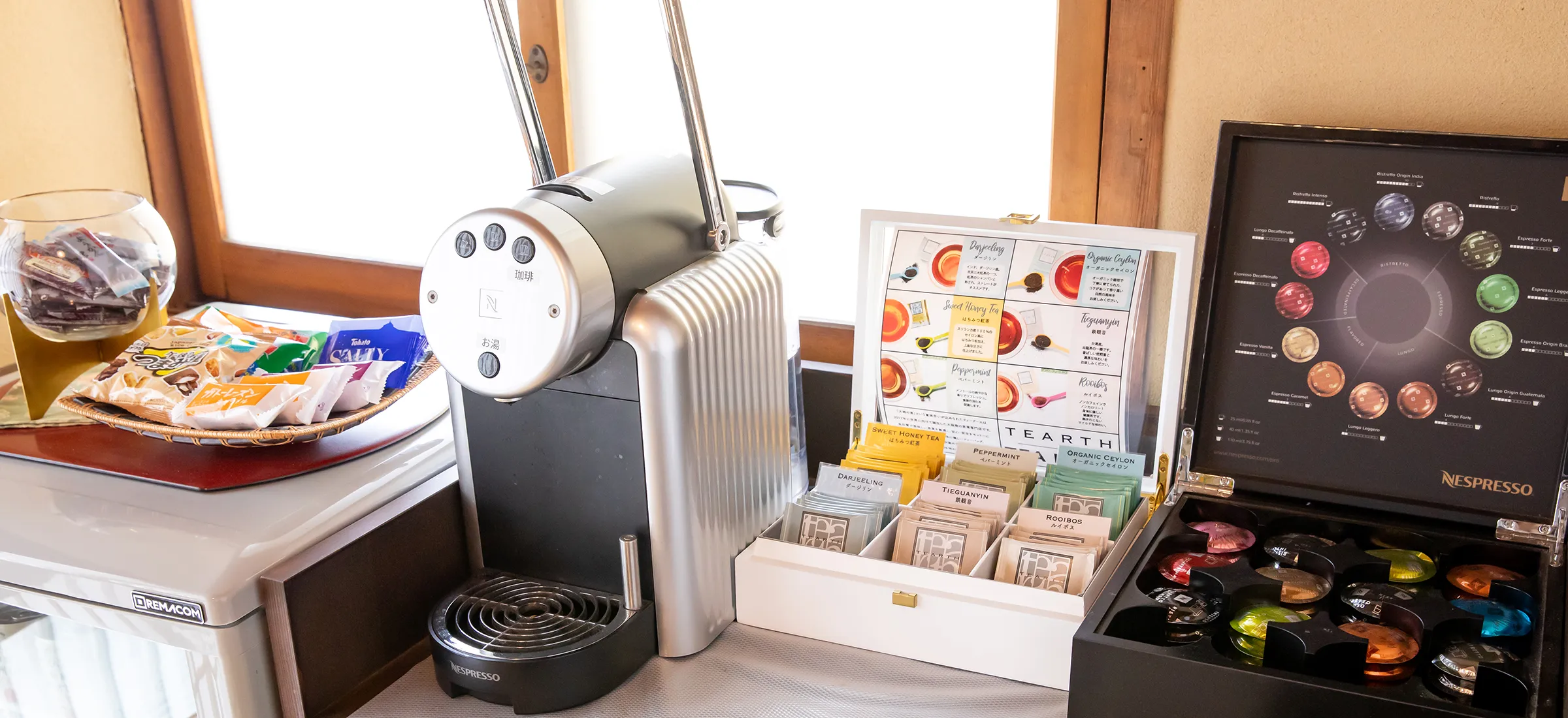 【特別ラウンジ・美（うつくし）】長野県産のお酒やコーヒー・紅茶などのソフトドリンクも無料でご用意。