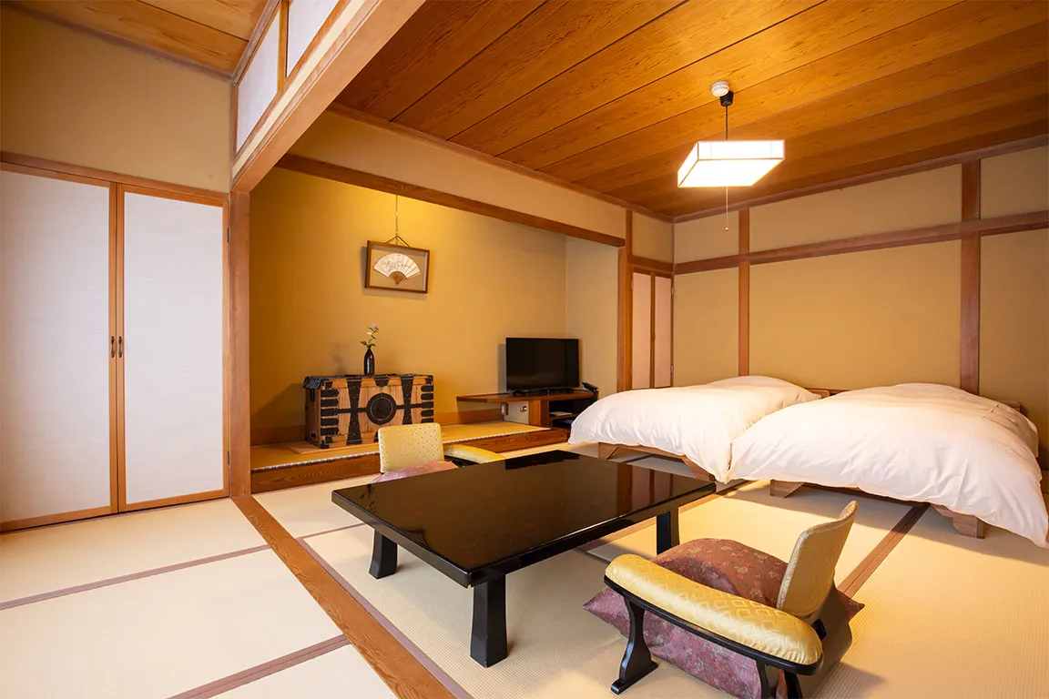 【本館和室 常念】12.5畳と広々としたお部屋です。