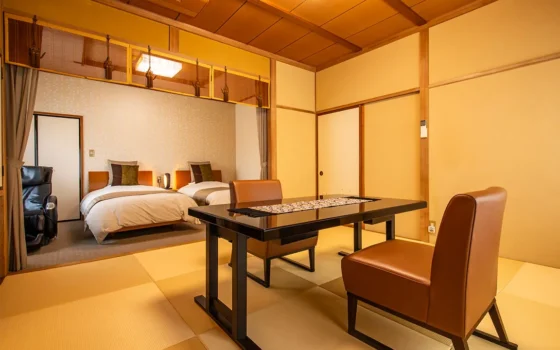 【こまくさ】ふすまを無くしスムーズに移動のできる和洋室です。